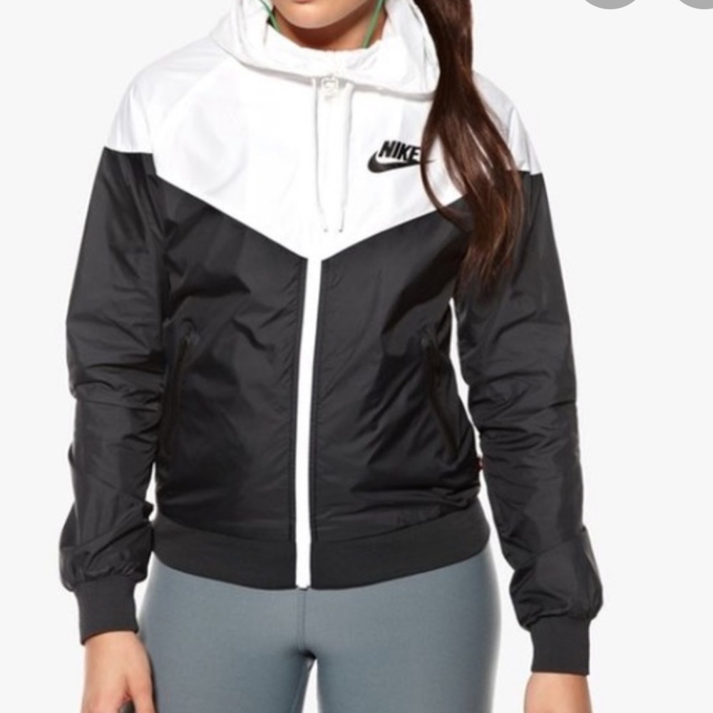 Nike Women’s Black and White Windbreaker